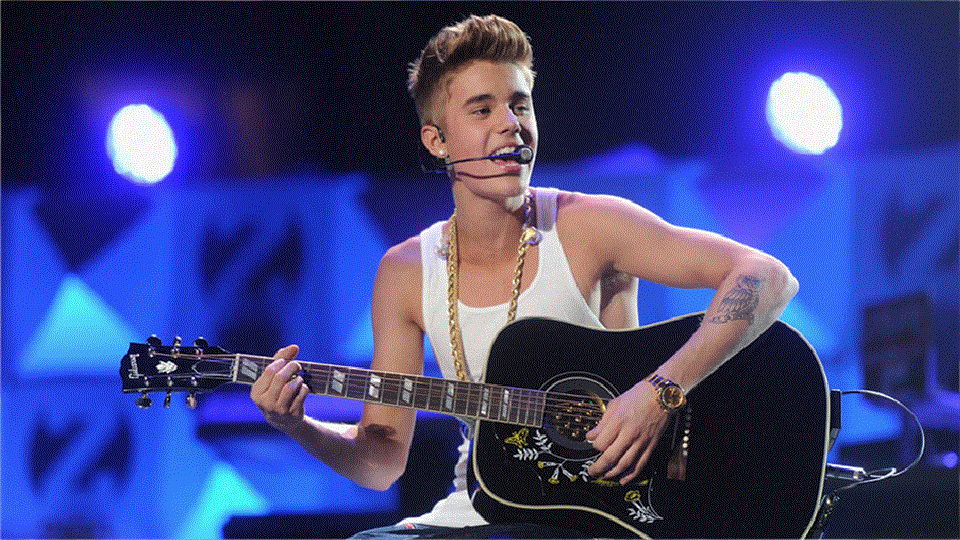 JUSTIN BIEBER